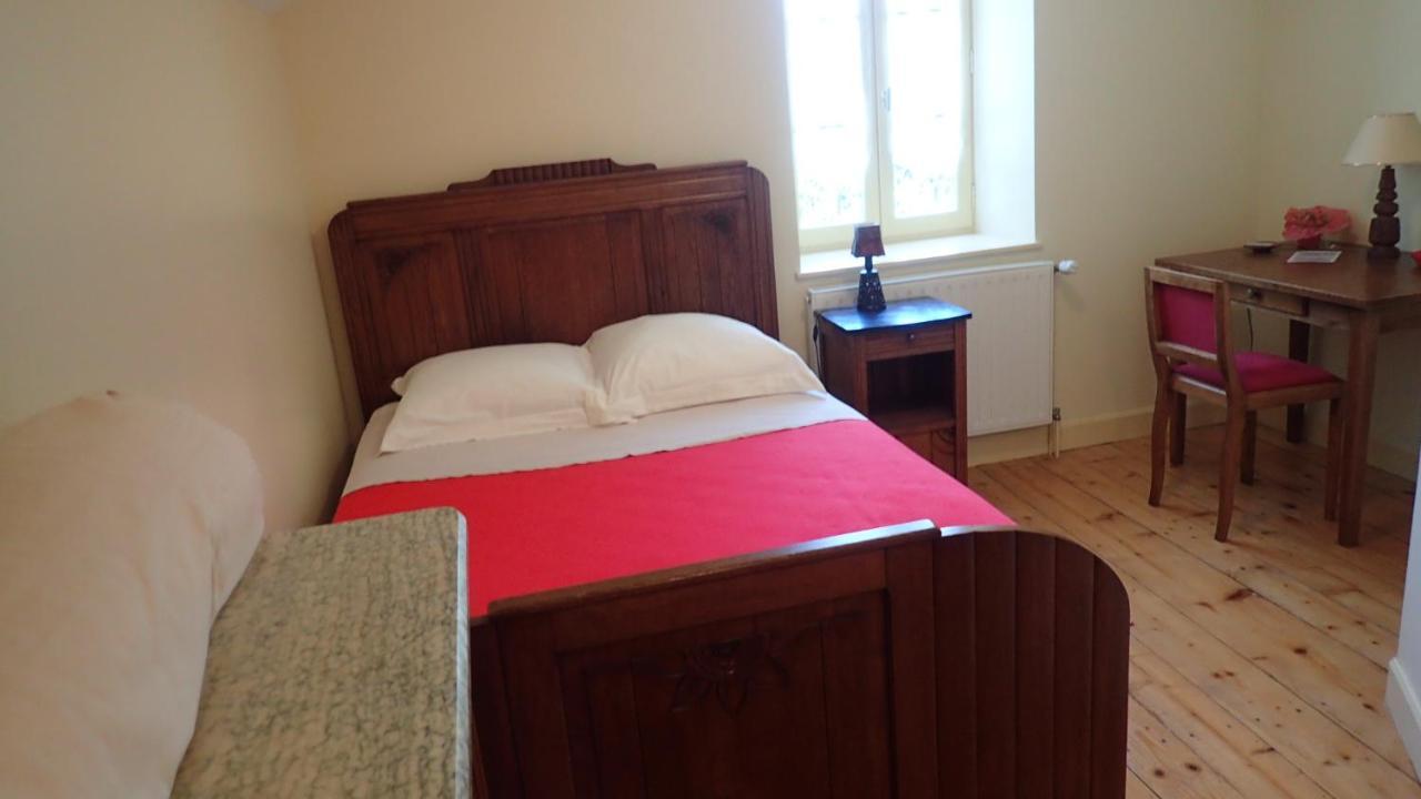 Maison D'Hotes La Nichee Rochefort-Montagne エクステリア 写真